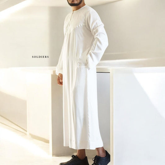 Omani thobe